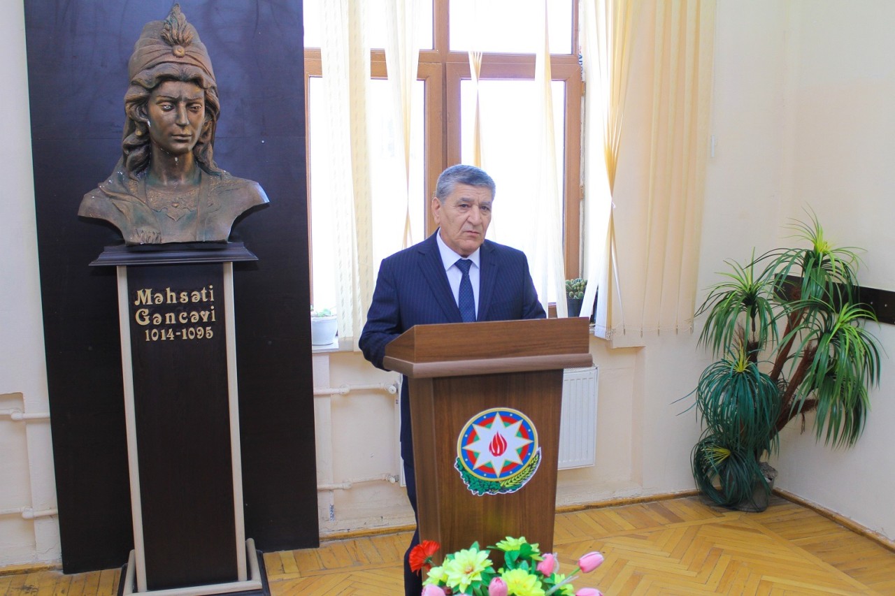 ADAU-da yeni dərsliklərin təqdimatı keçirilib - FOTOLAR